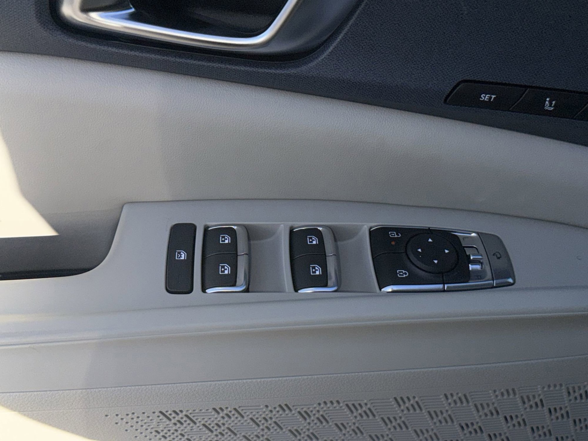 New 2026 Kia Carnival EX FWD image 18