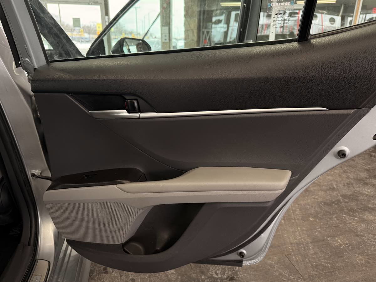 Used 2023 Toyota Camry SE AWD/4WD image 30