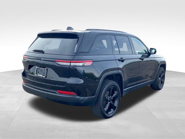 Used 2023 Jeep Grand Cherokee Altitude AWD/4WD image 3