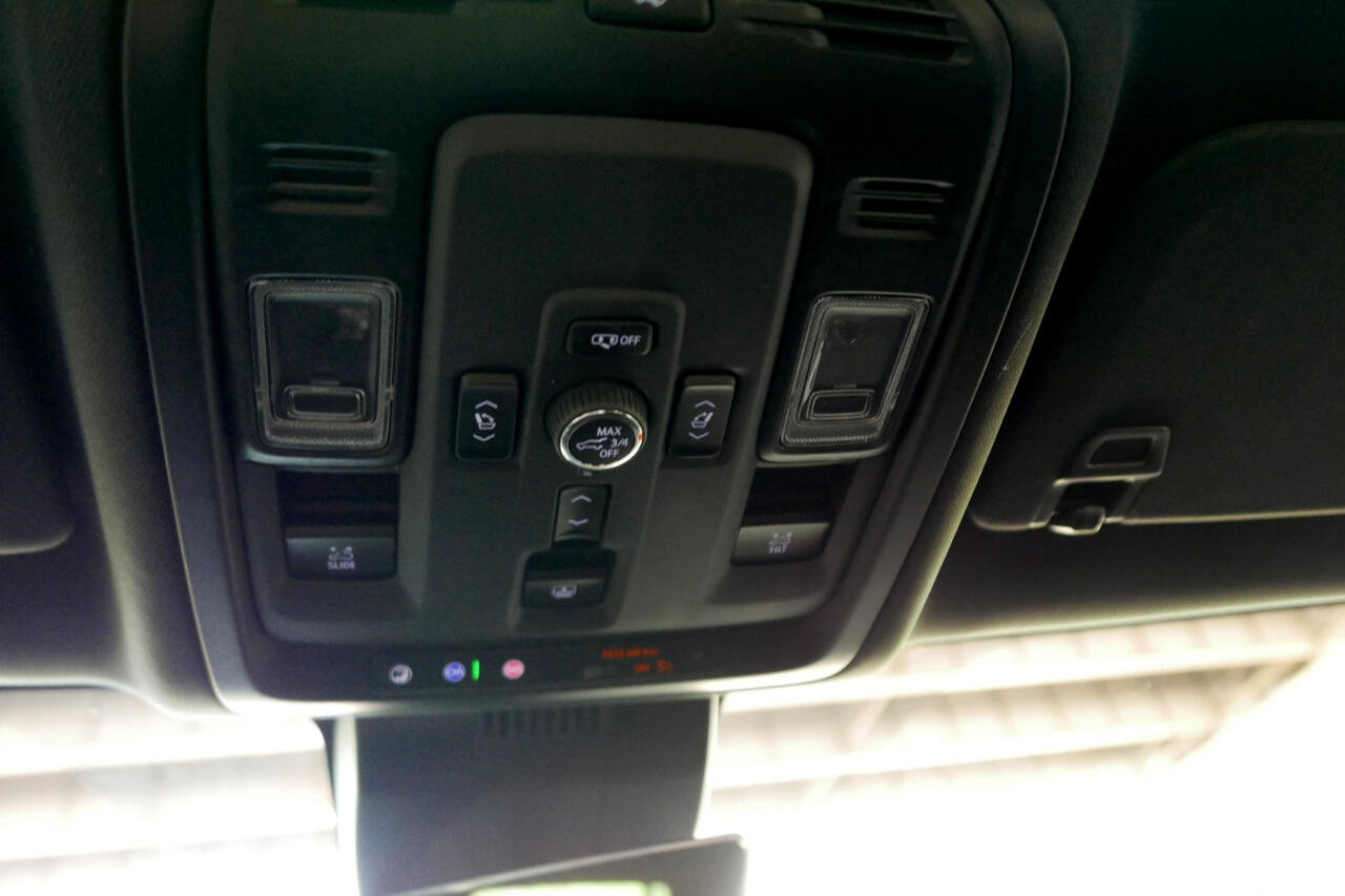 Used 2025 Chevrolet Suburban High Country image 43