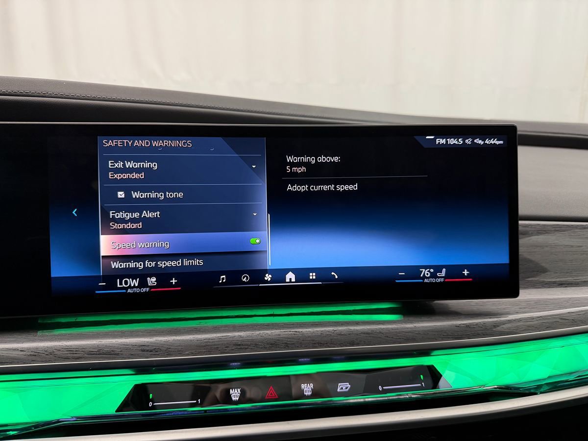 Used 2024 BMW 740i xDrive image 25