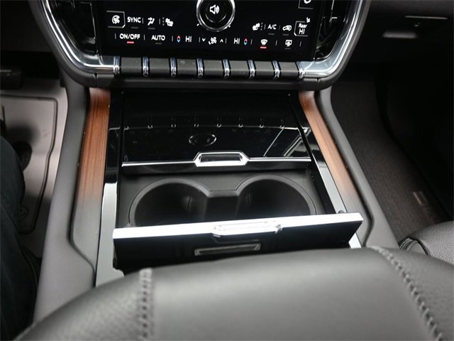 Used 2025 GMC Yukon XL Denali image 11