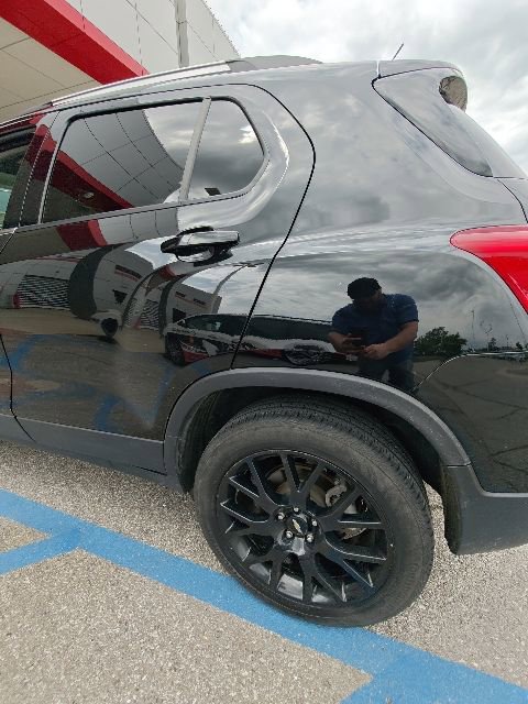 Used 2022 Chevrolet Trax LT w/ Midnight Edition AWD/4WD image 9