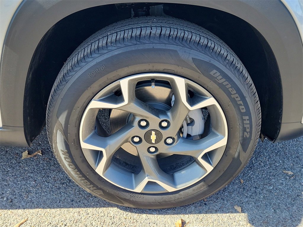 Certified 2025 Chevrolet Trax LT w/ Driver Confidence Package image 17