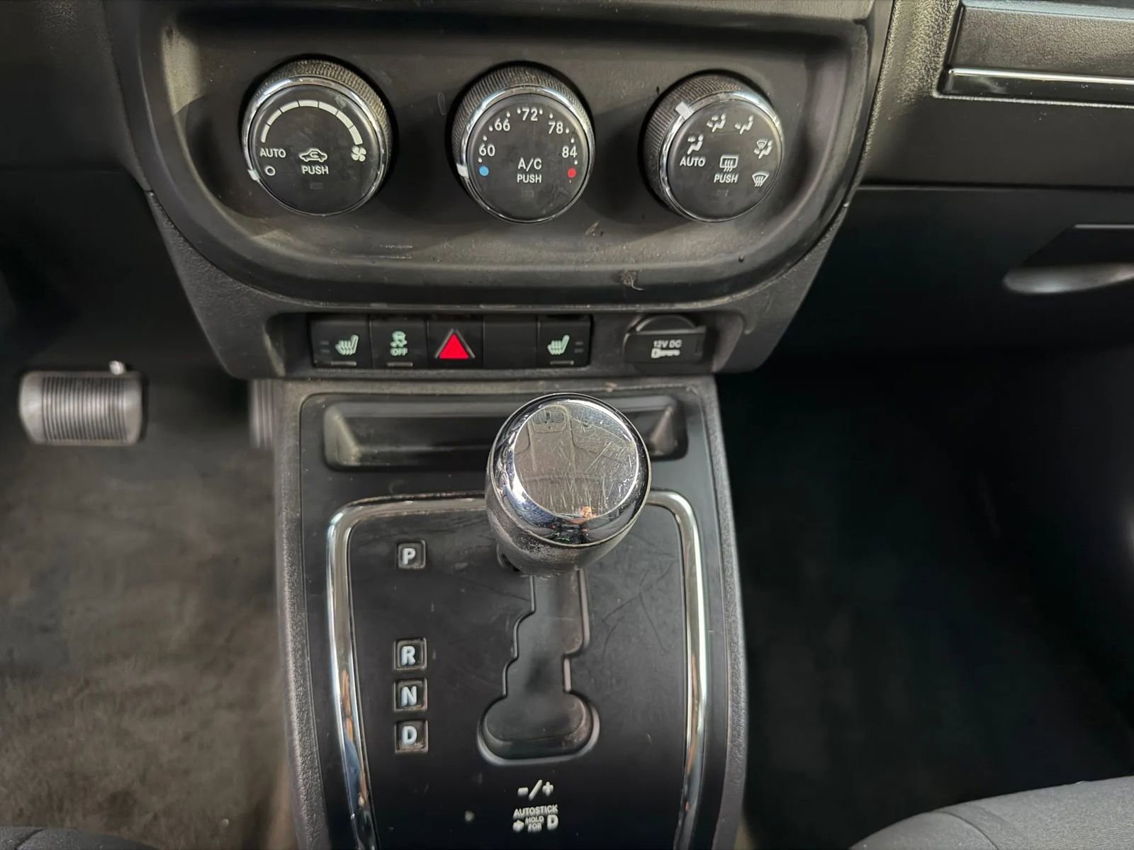 Used 2016 Jeep Patriot Latitude w/ Sun/Sound Group image 32