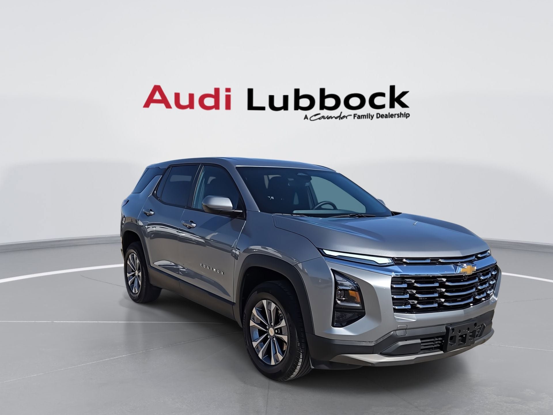 Used 2025 Chevrolet Equinox LT AWD/4WD image 2