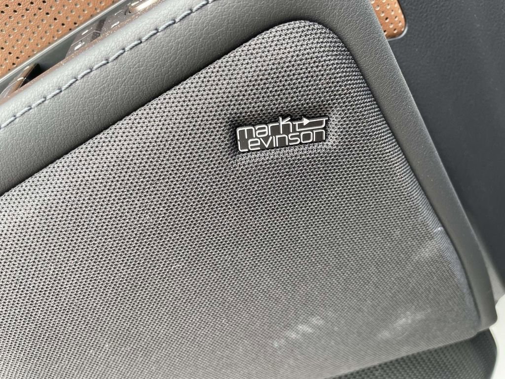 Used 2025 Lexus GX 550 w/ Accessory Package (2T) image 18