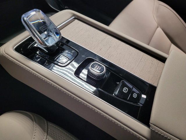 New 2026 Volvo XC90 B6 Plus w/ Protection Package Premier AWD/4WD image 21