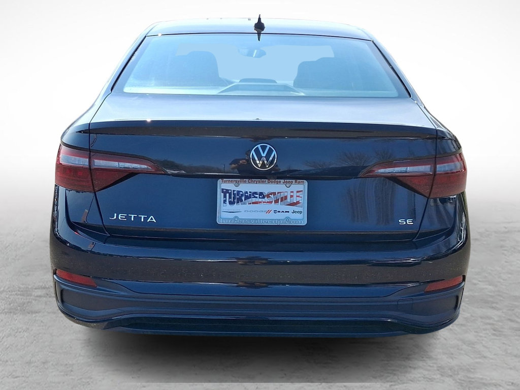 Used 2024 Volkswagen Jetta SE image 4