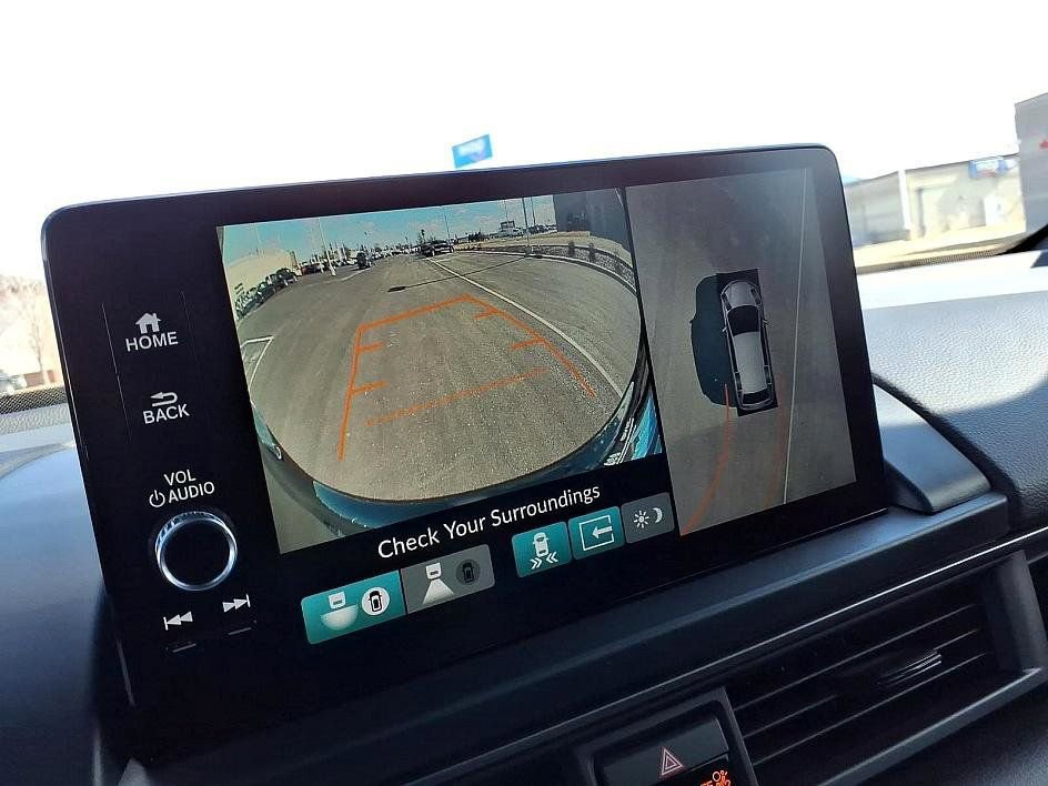 Used 2025 Honda Pilot TrailSport image 30