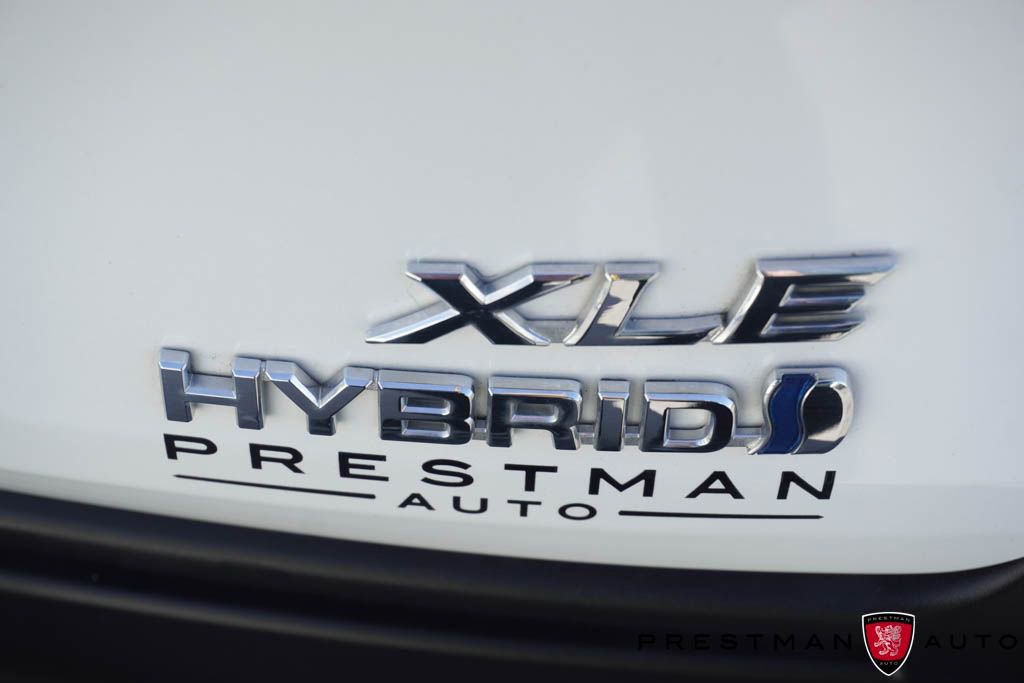 Used 2024 Toyota Sienna XLE AWD/4WD image 4