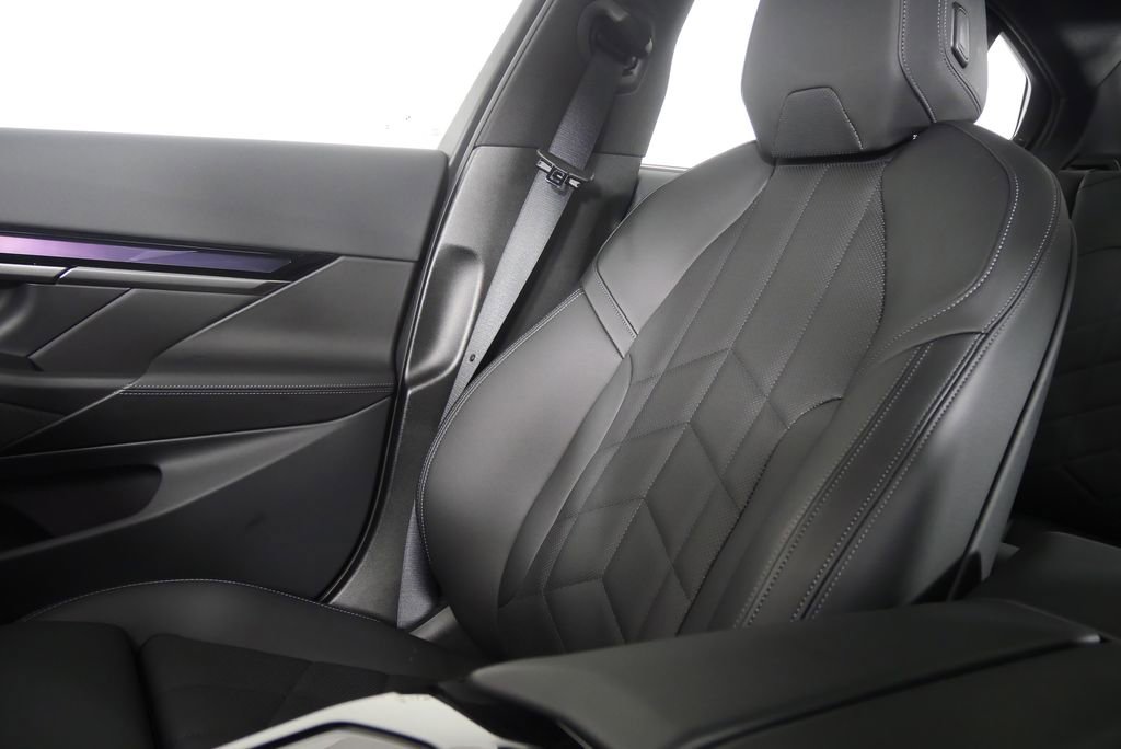 Certified 2025 BMW 540i xDrive image 23