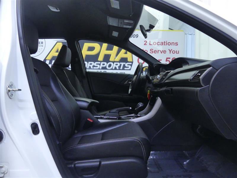 Used 2017 Honda Accord Sport image 8