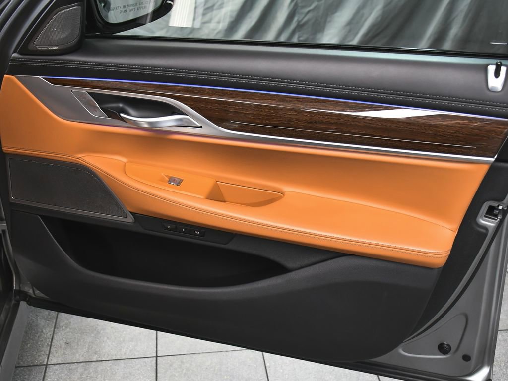 Used 2022 BMW 740i xDrive w/ M Sport Package image 18