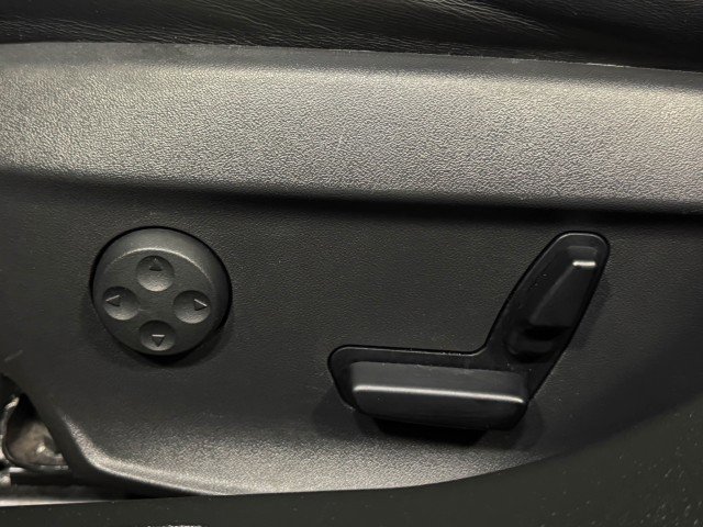 Used 2015 Tesla Model S 85 image 27