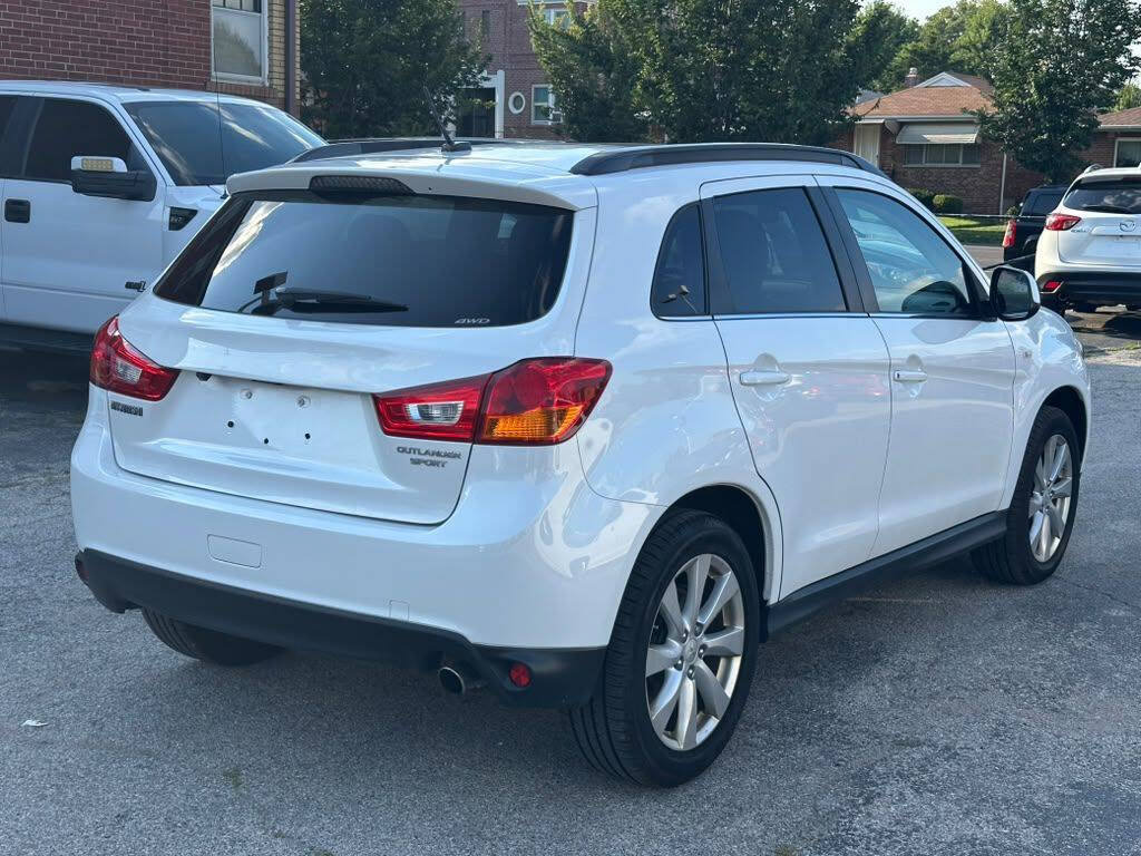 Used 2013 Mitsubishi Outlander Sport SE AWD/4WD image 4