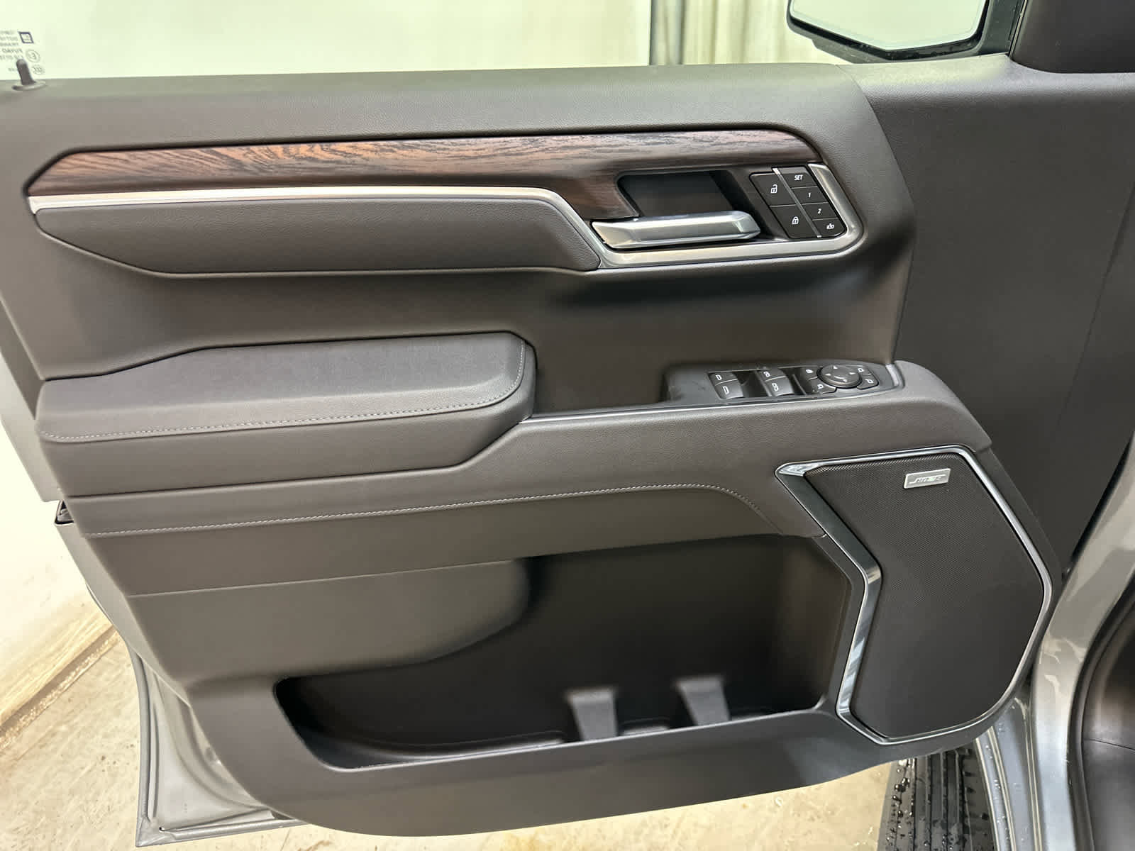 New 2026 GMC Sierra 1500 SLT w/ SLT Convenience Package image 18