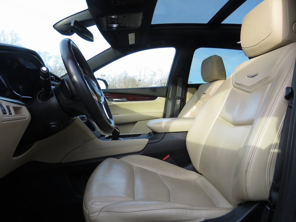 Used 2018 Cadillac XT5 Premium Luxury w/ Driver Assist Package image 11