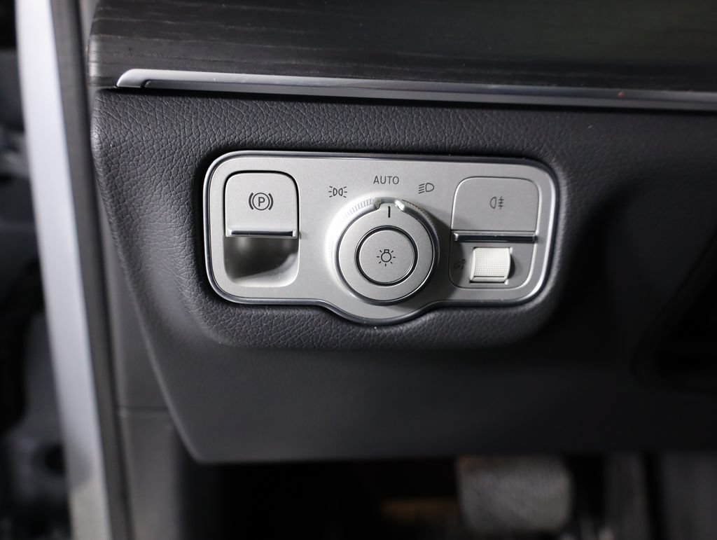 Certified 2025 Mercedes-Benz GLE 450e 4MATIC image 11