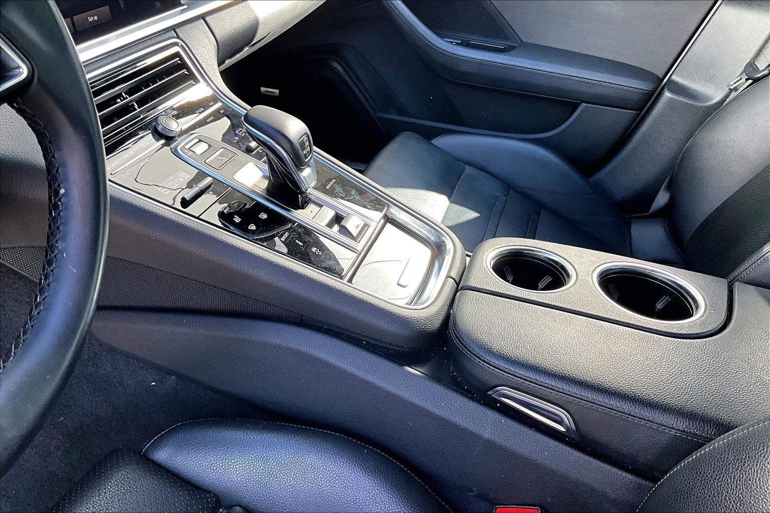 Used 2022 Porsche Panamera image 17