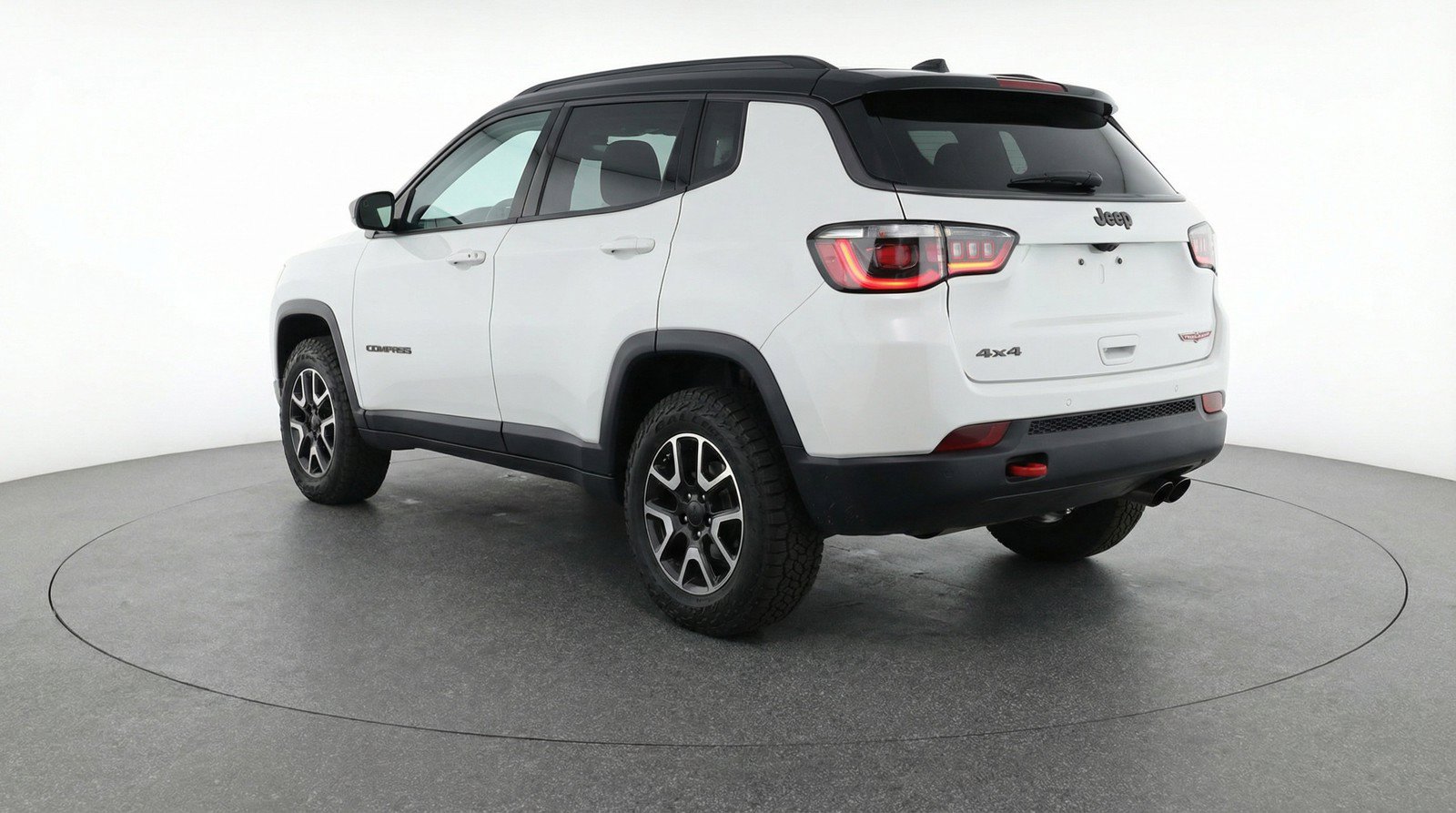 Used 2025 Jeep Compass Trailhawk AWD/4WD image 6