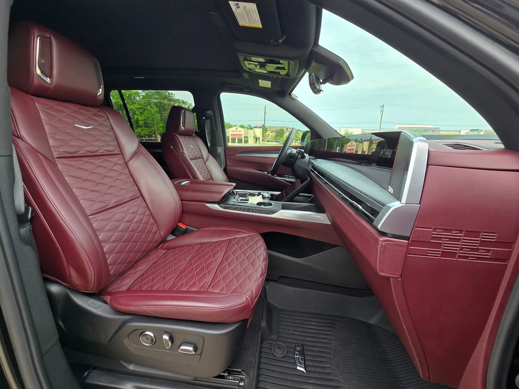 Used 2025 Cadillac Escalade ESV Sport w/ LPO, ONYX Package AWD/4WD image 13