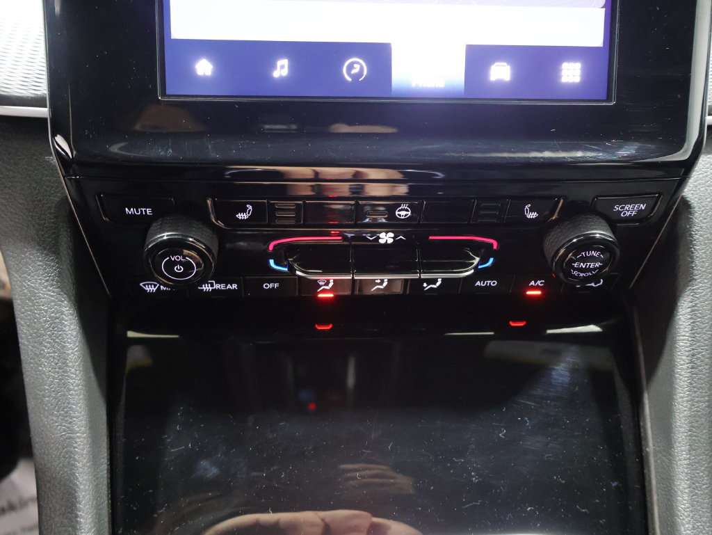 Used 2023 Jeep Grand Cherokee Altitude AWD/4WD image 29