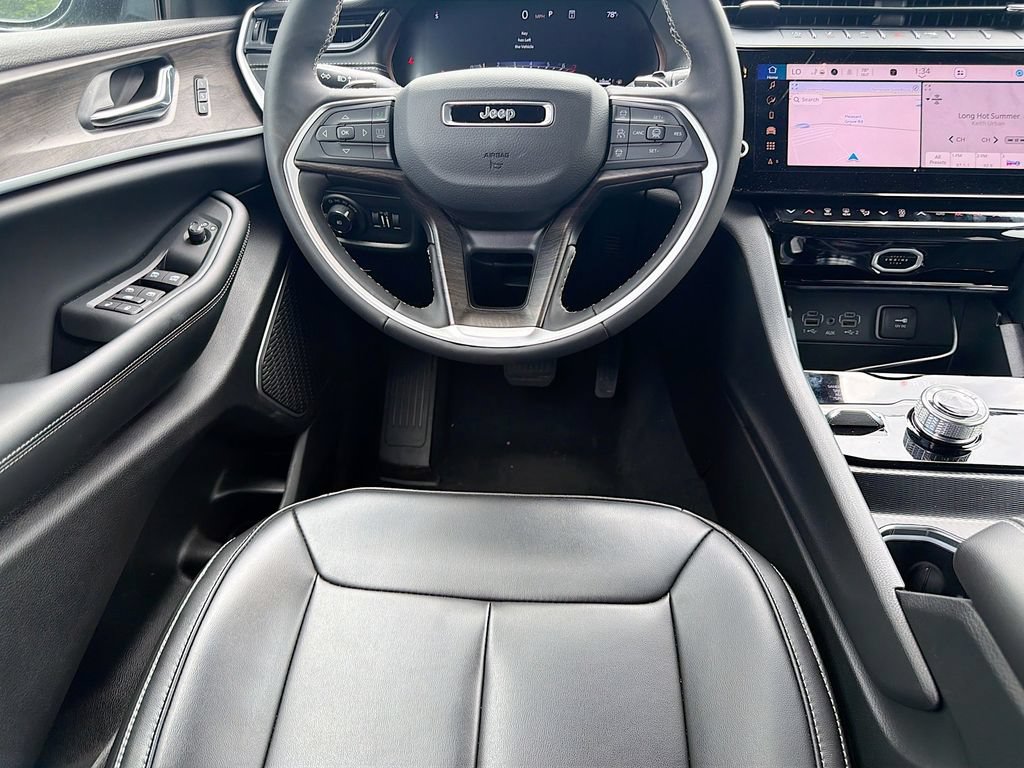 New 2026 Jeep Grand Cherokee Limited w/ Limited Altitude Package AWD/4WD image 17