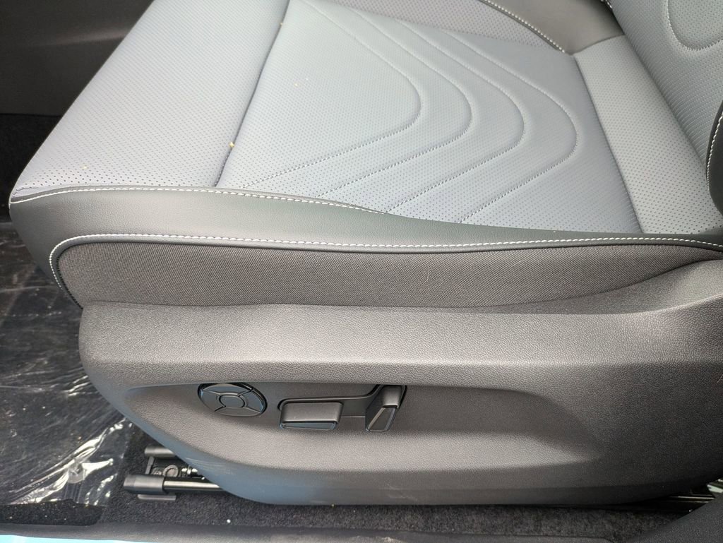 New 2026 Volkswagen Tiguan SE image 14