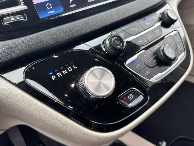 Used 2024 Chrysler Pacifica Touring-L FWD image 23