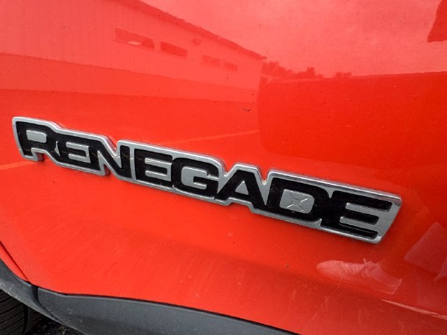Used 2019 Jeep Renegade Latitude w/ Cold Weather Group AWD/4WD image 45