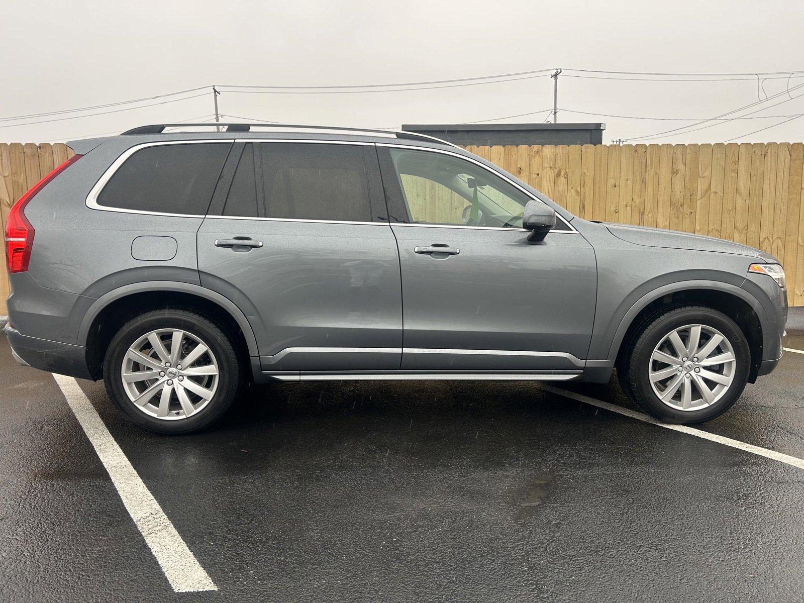 Used 2016 Volvo XC90 T6 Momentum w/ Momentum Plus Package AWD/4WD image 5