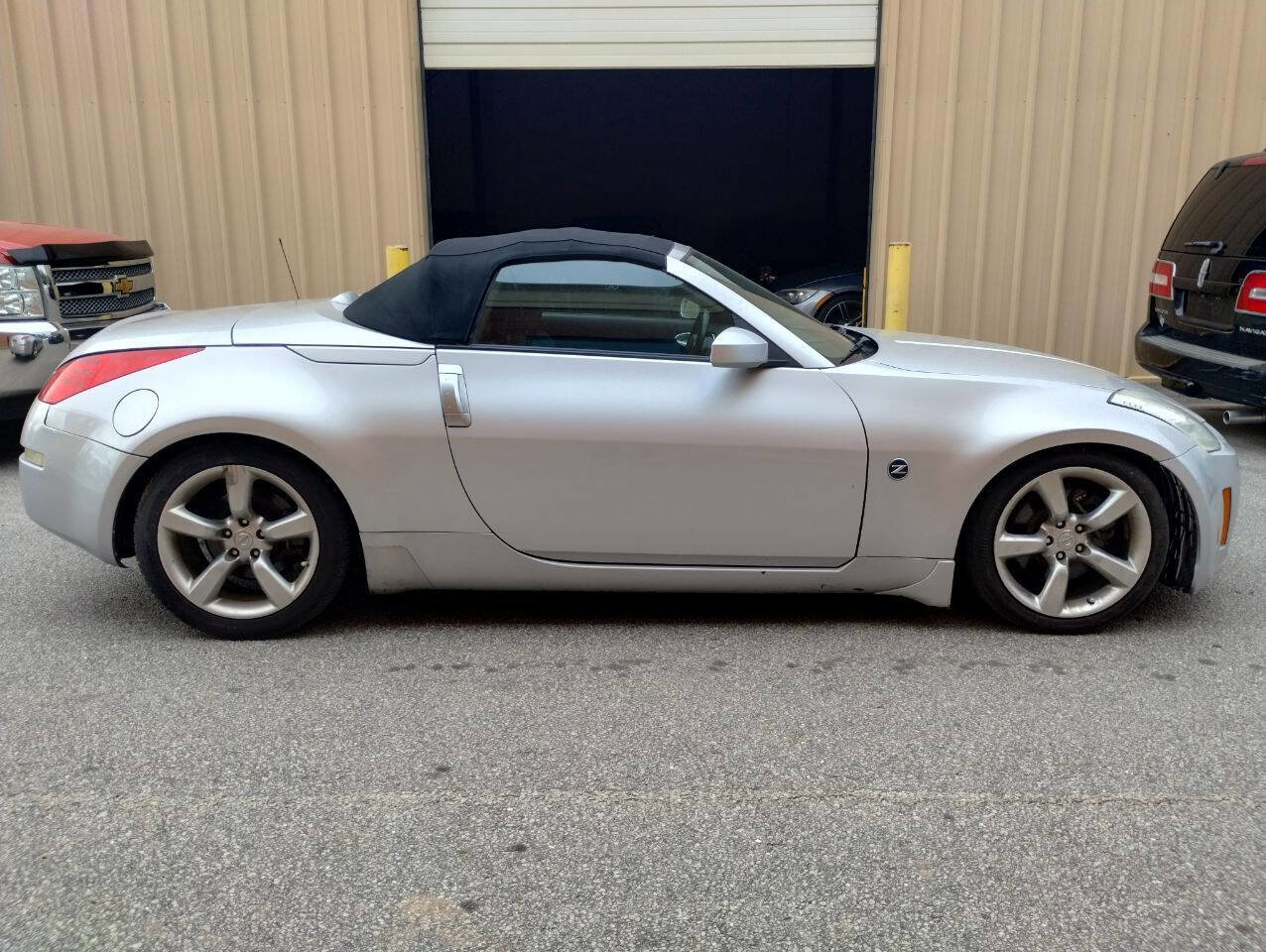 Used 2006 Nissan 350Z Touring image 4
