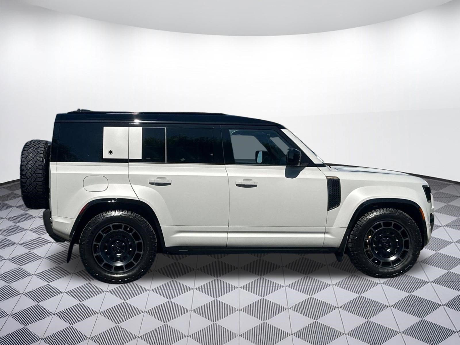 New 2026 Land Rover Defender 110 OCTA AWD/4WD image 7
