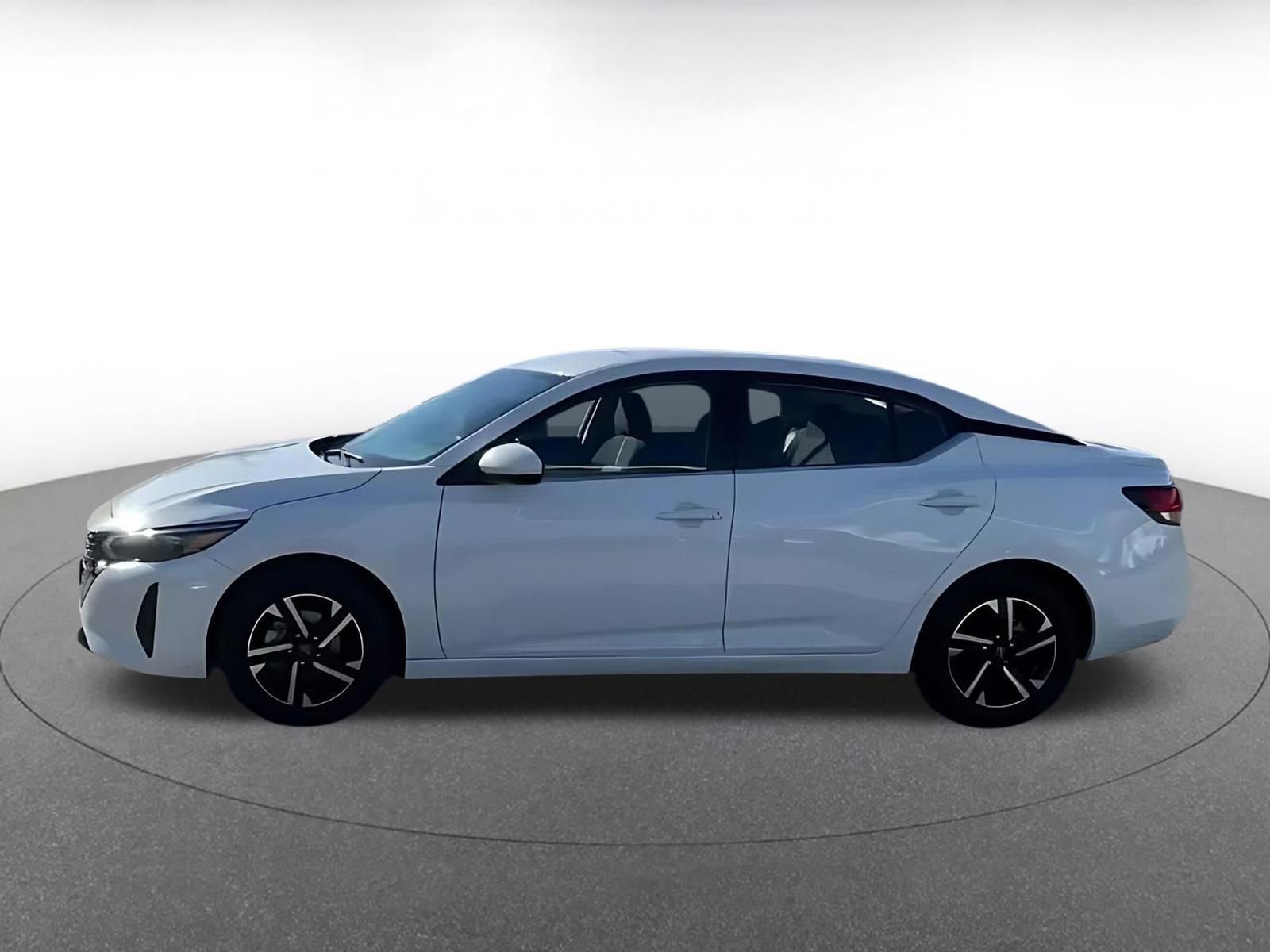 Used 2025 Nissan Sentra SV image 7