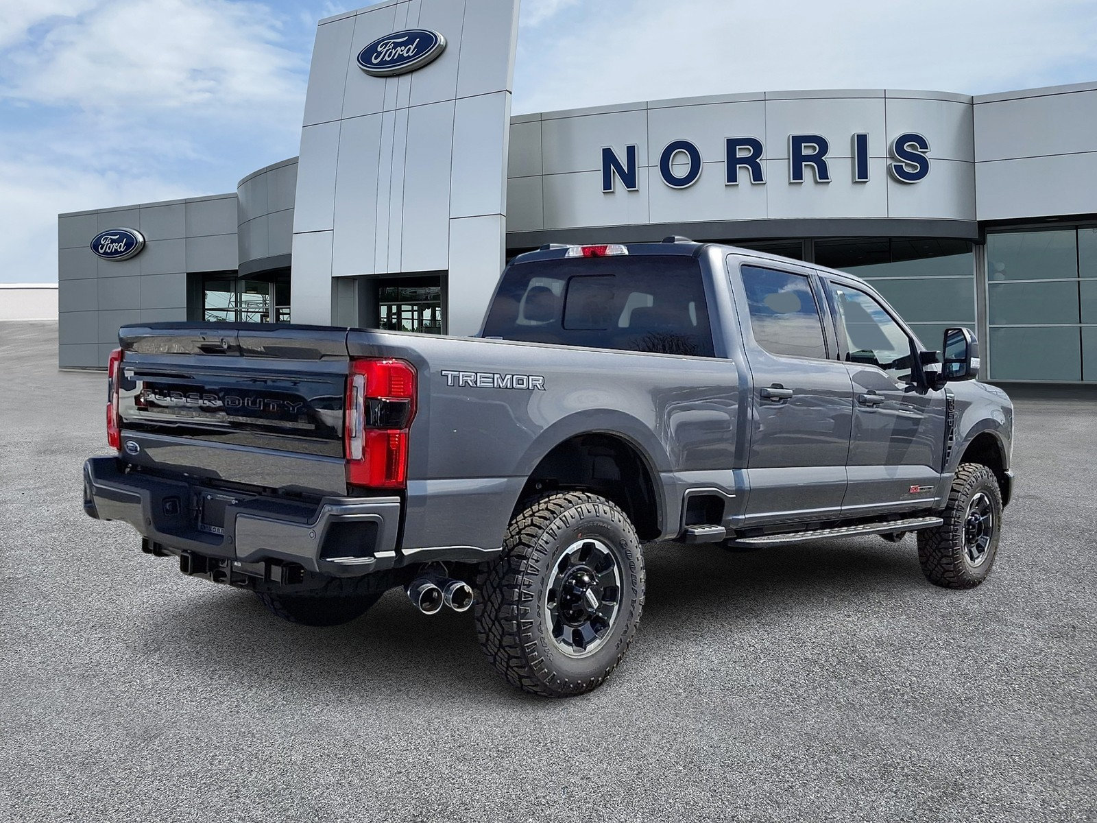 New 2026 Ford F350 Platinum w/ Tremor Off-Road Package AWD/4WD image 4