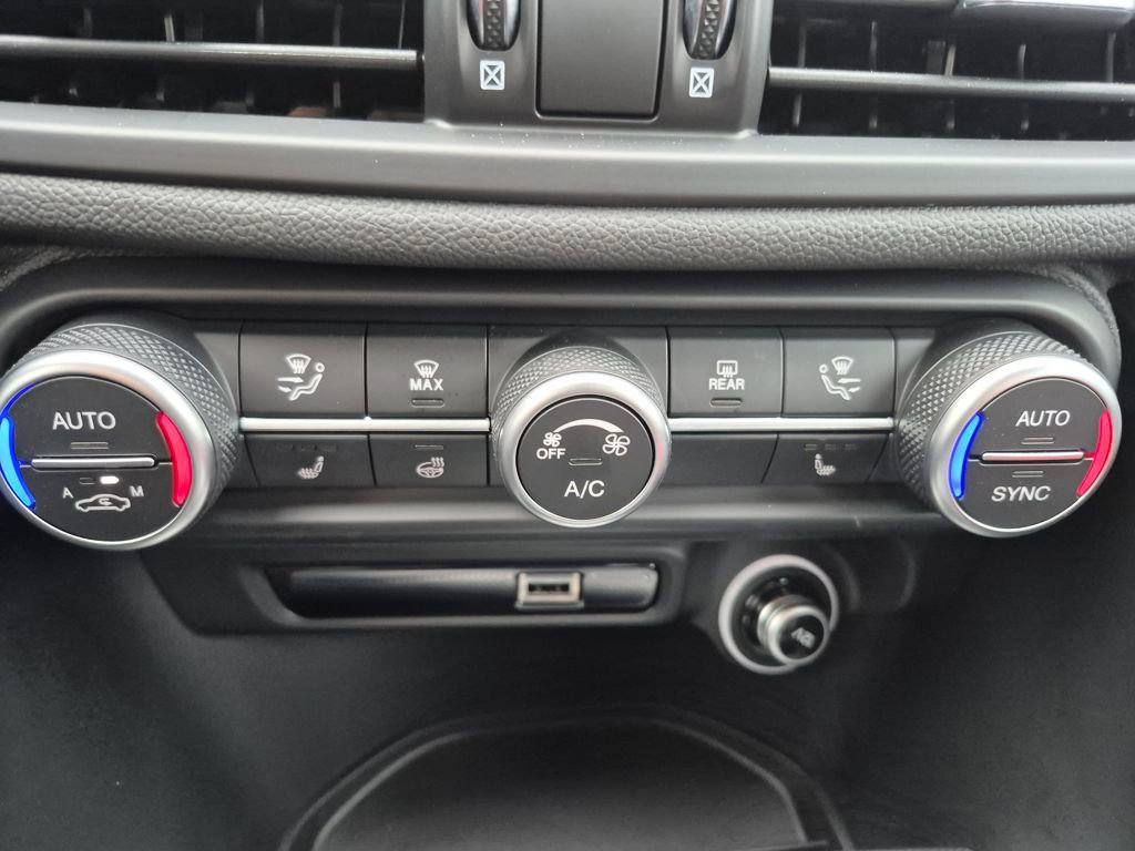 New 2025 Alfa Romeo Giulia w/ Driving Assist Package image 19