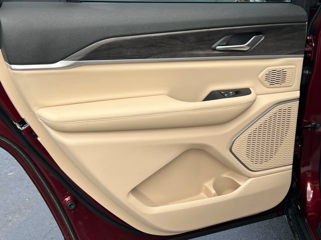 New 2026 Jeep Grand Cherokee L Limited w/ Limited Altitude Package AWD/4WD image 38