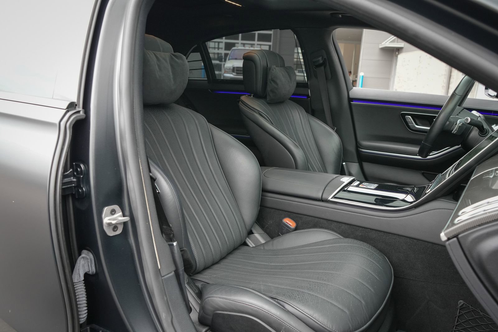 Used 2023 Mercedes-Benz S 580e 4MATIC Sedan w/ AMG Line image 40