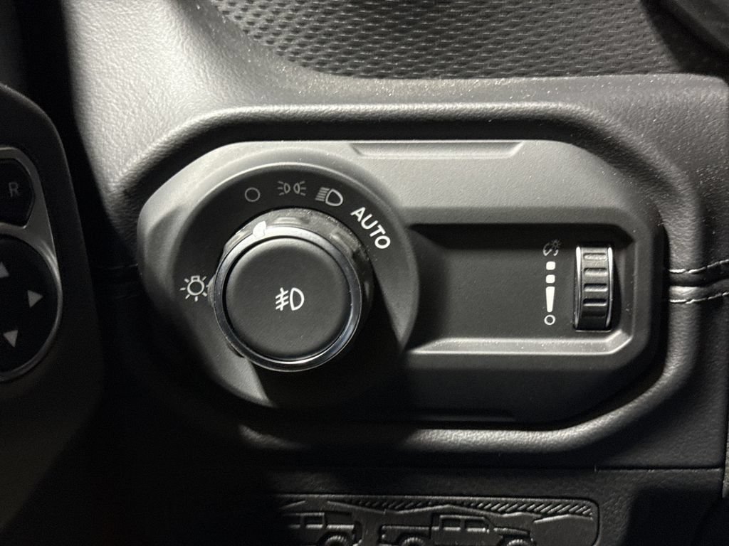 Used 2026 Jeep Wrangler Unlimited Rubicon w/ Safety Group AWD/4WD image 18