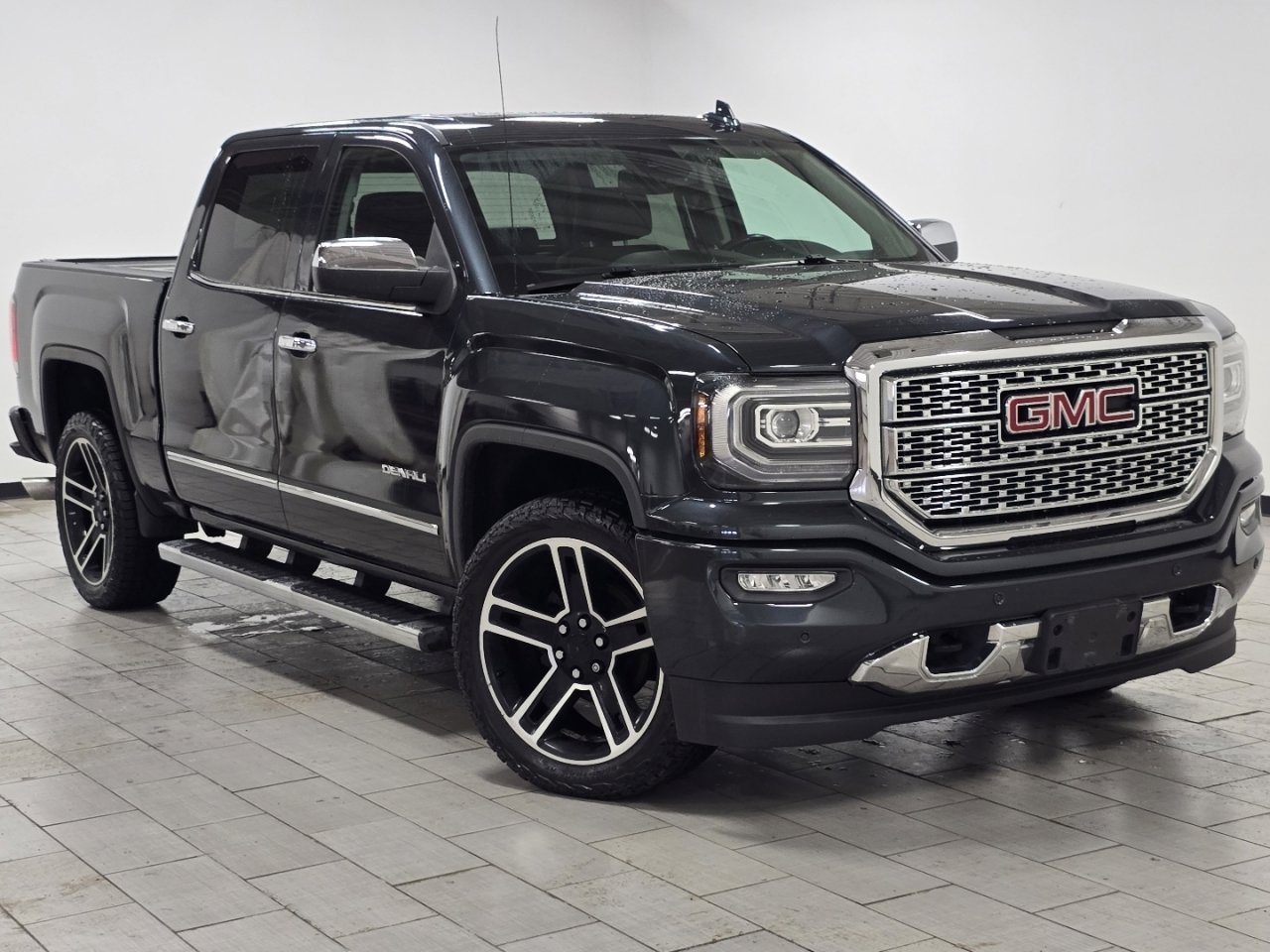 Used 2018 GMC Sierra 1500 Denali image 2