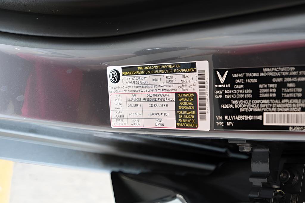 New 2025 VinFast VF 8 Eco image 33
