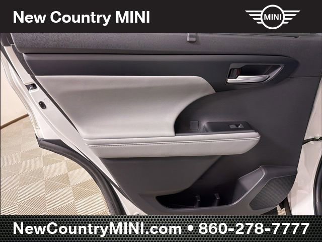 Used 2025 Toyota Highlander XLE w/ Protection Package #3 (TMS) image 20