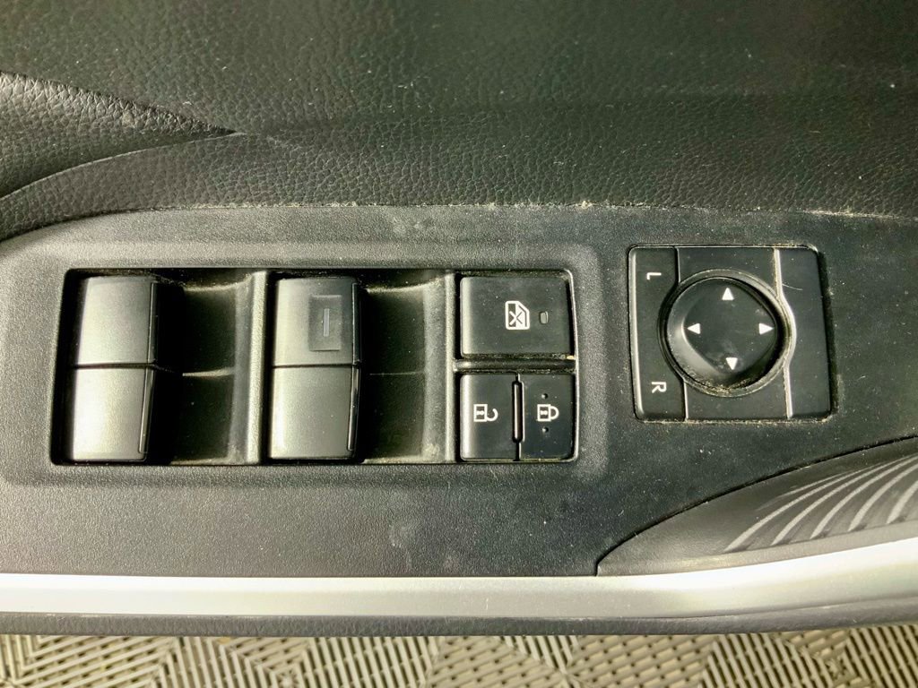 Used 2021 Toyota RAV4 LE image 18