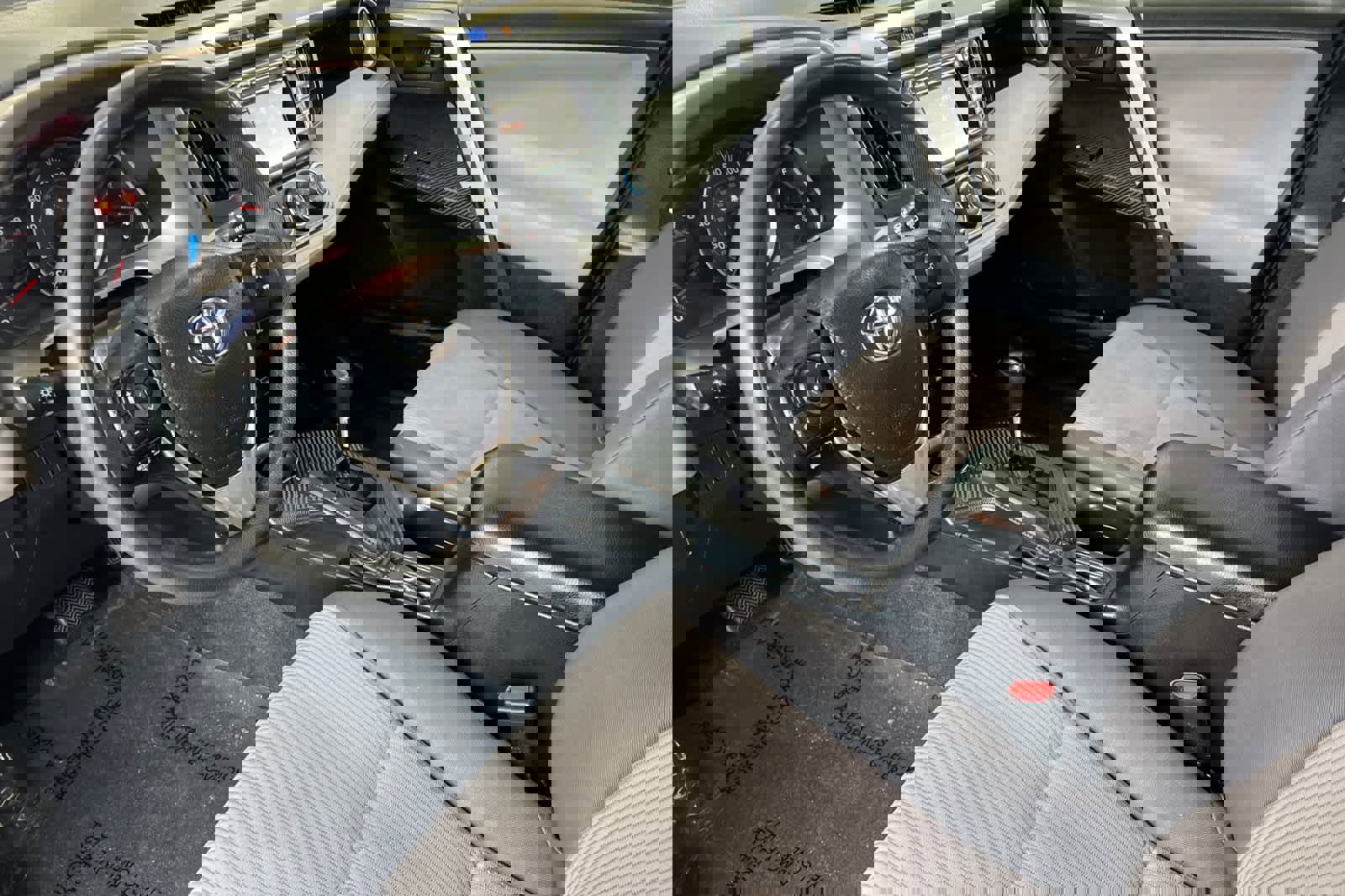 Used 2015 Toyota RAV4 LE image 11