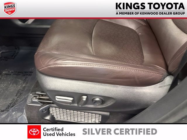 Used 2022 Toyota Sienna Platinum FWD image 22