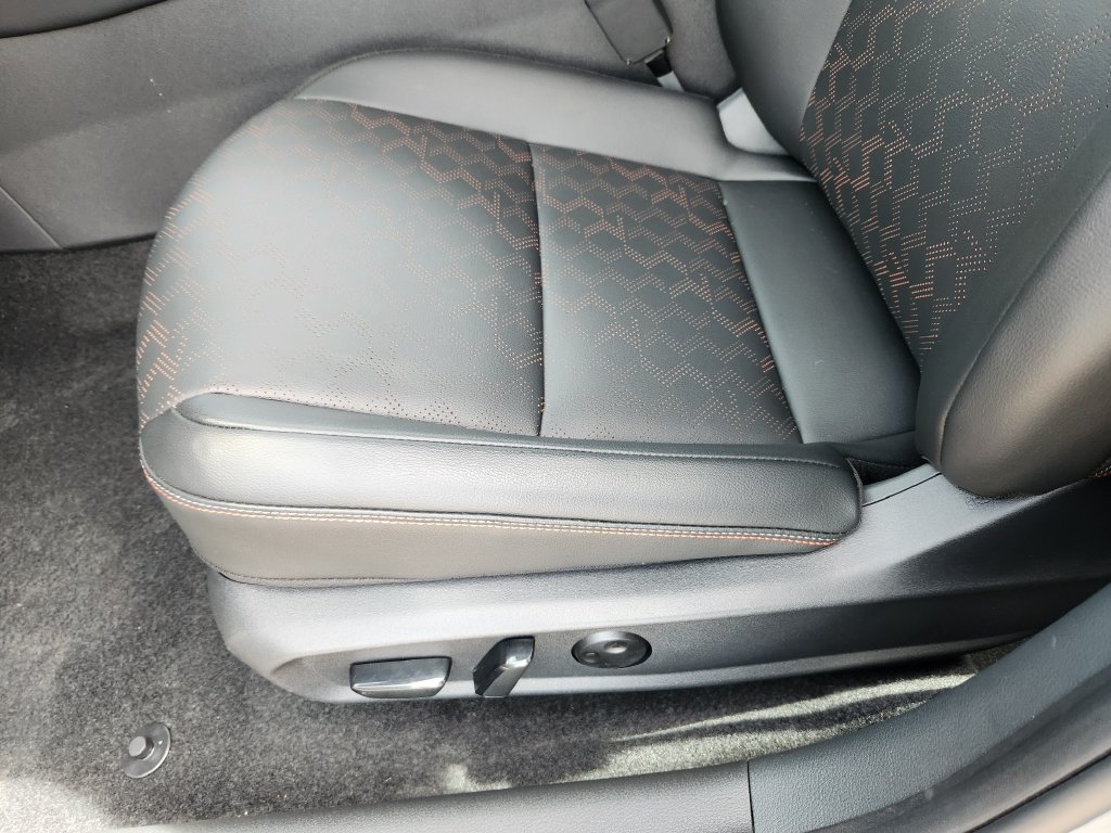 New 2027 Nissan Sentra SR w/ Floor Mat Package FWD image 13