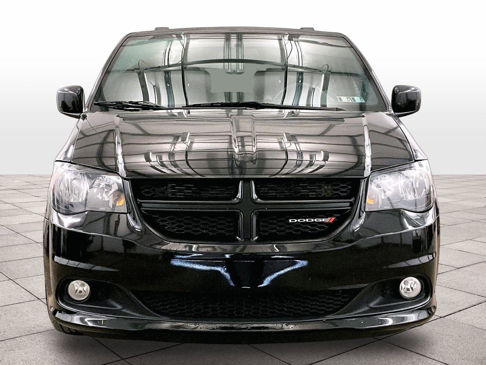 Used 2016 Dodge Grand Caravan R/T FWD image 3