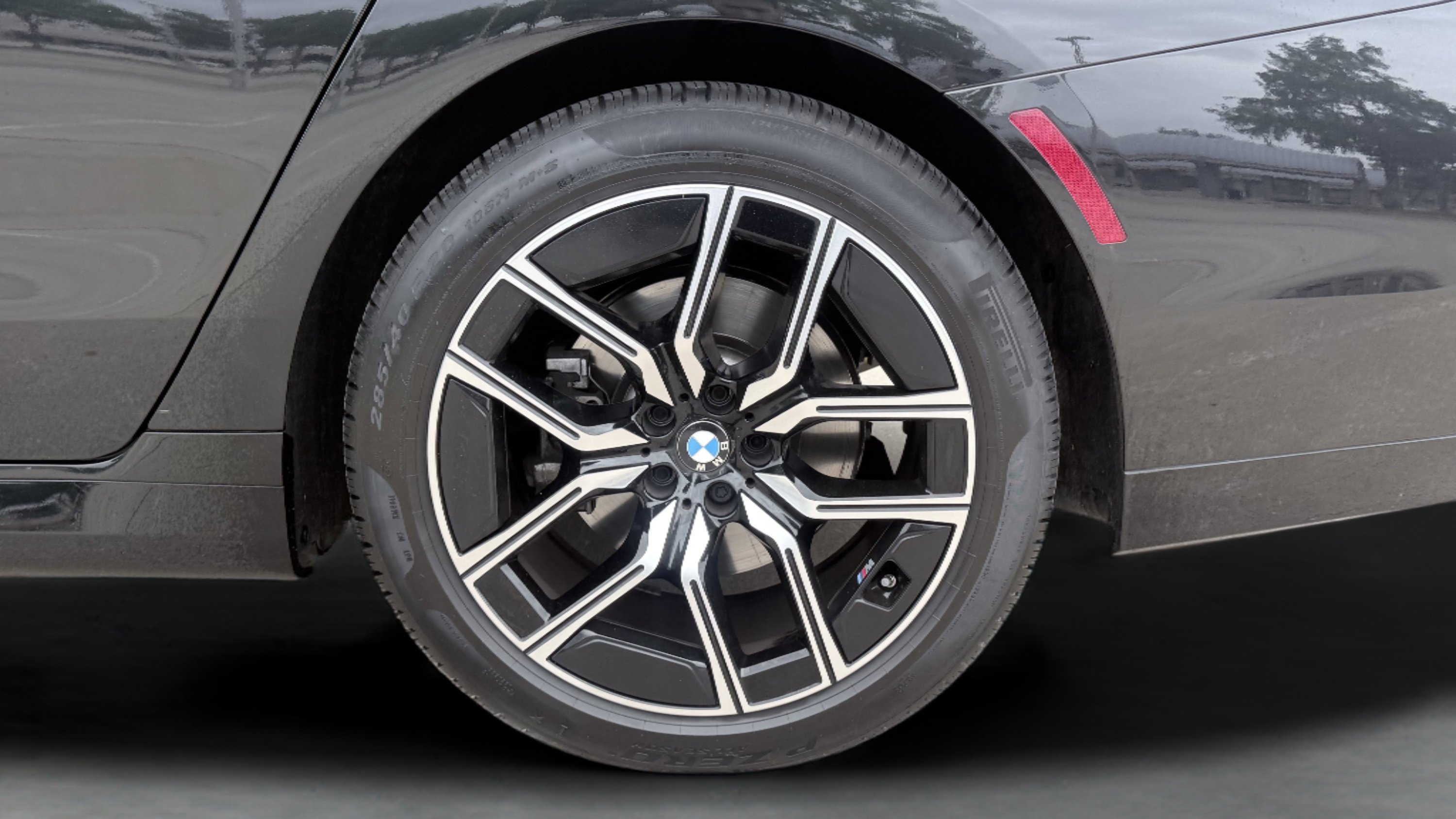 Used 2025 BMW 740i xDrive w/ Premium Package AWD/4WD image 19