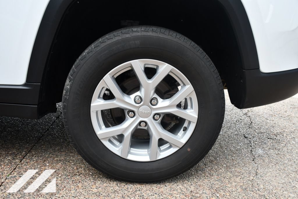 Used 2023 Jeep Grand Cherokee Limited AWD/4WD image 31
